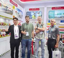 14 Global Synergy Win-Win Cooperation-DM takes the spotlight at Canton Fair Connecting the World with Light