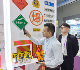 8 Global Synergy Win-Win Cooperation-DM takes the spotlight at Canton Fair Connecting the World with Light