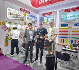 9 Global Synergy Win-Win Cooperation-DM takes the spotlight at Canton Fair Connecting the World with Light