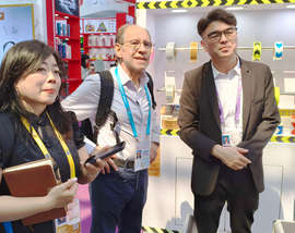 16 Global Synergy Win-Win Cooperation-DM takes the spotlight at Canton Fair Connecting the World with Light
