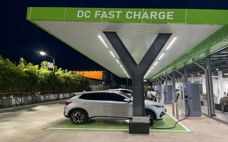 Ultra Fast DC EV zarýad beriji PEVC3108E: 120kW / 180kW / 240kW