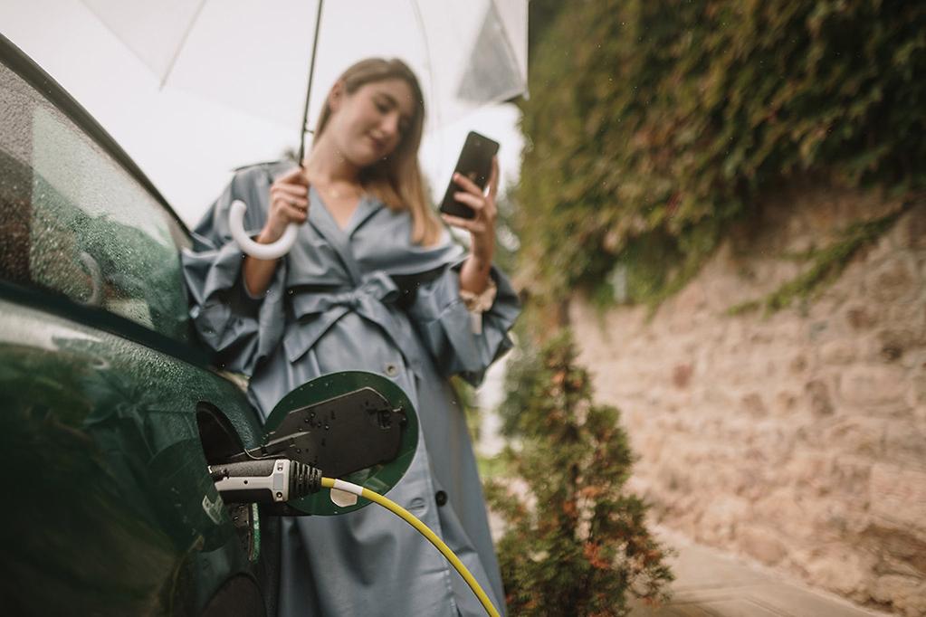 charging-ev-in-rain-1280303285w2r