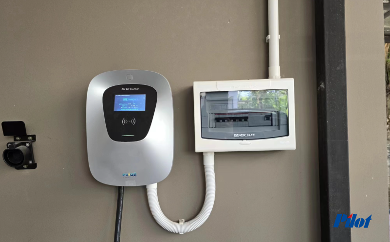 Solution de recharge pour véhicules électriques dans un parking résidentiel en Thaïlande