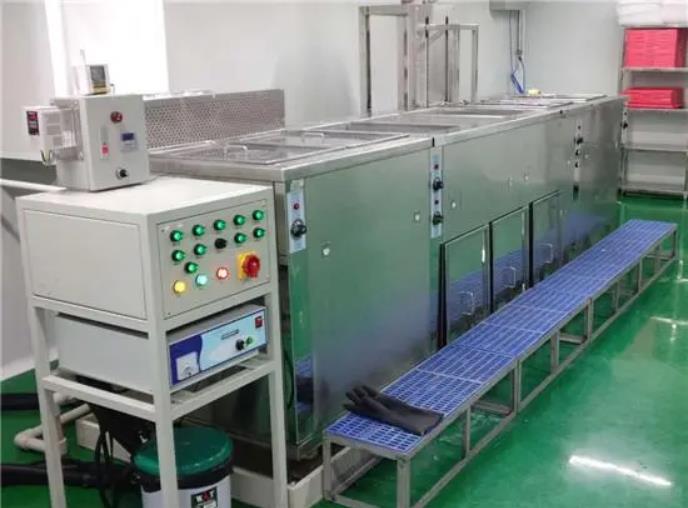 Ultrasonic cleaning machine