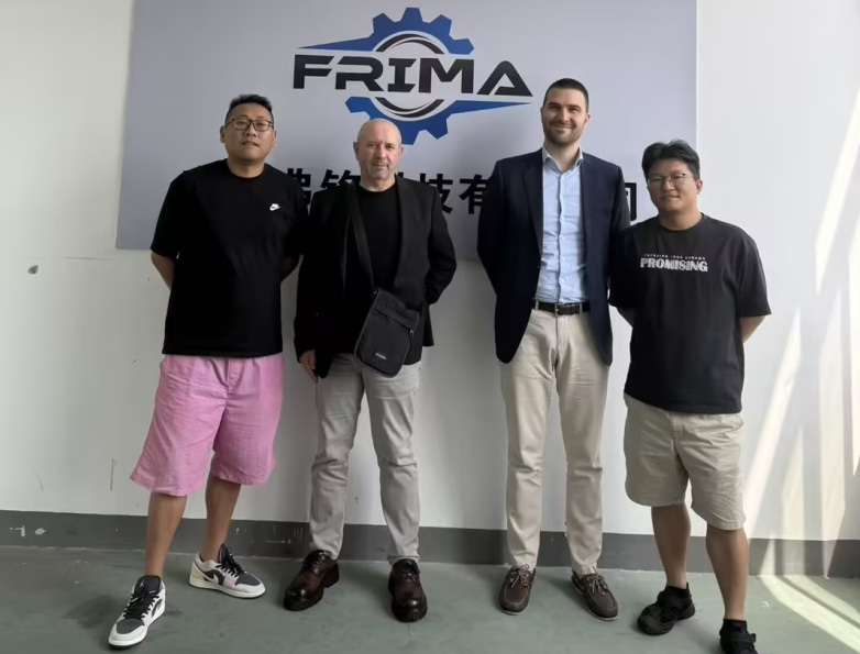 FRIMA热烈欢迎我们的新意大利客户莅临我厂参观。