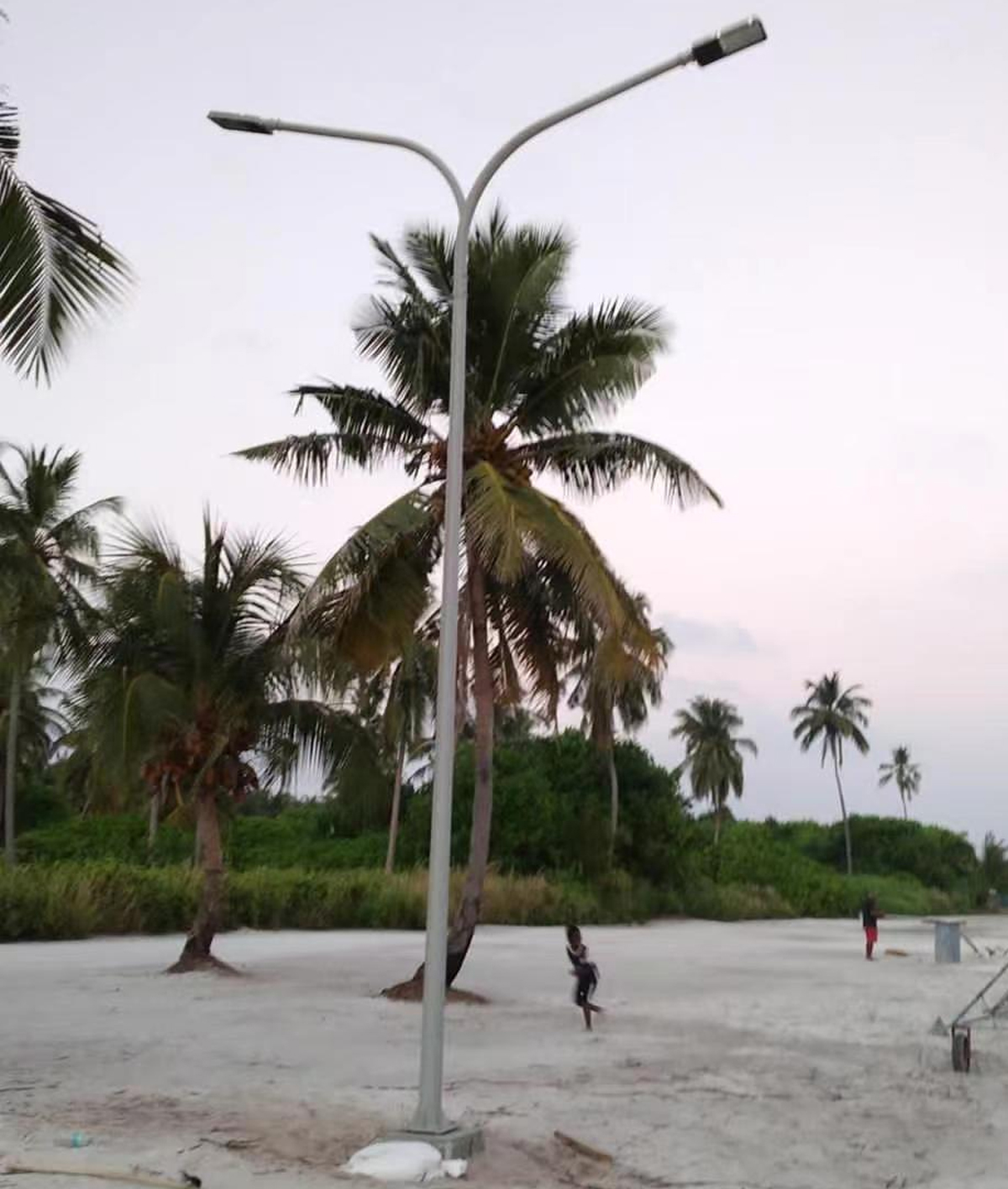 100pcs-6m-50w-LED-Street-Light-in-Maldives1.jpg