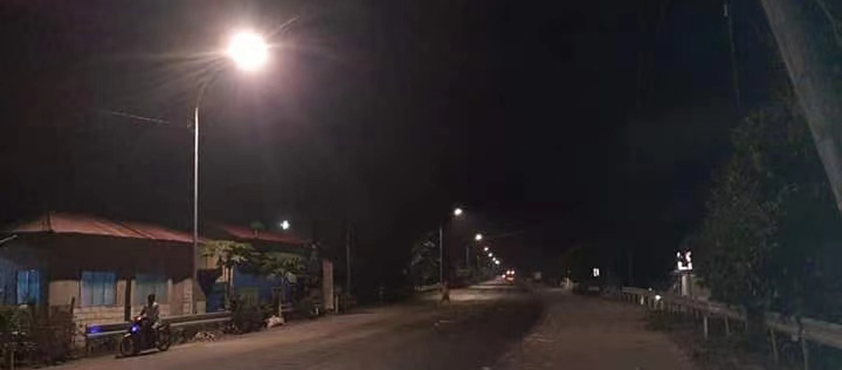 105 peças - 9M - 100W - Poste de luz LED - No Sri Lanka.jpg