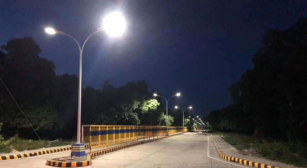 170 peças - 7M - 50W - Luz solar tudo-em-um - em Davao, Filipinas1.jpg