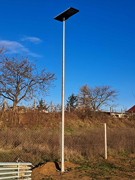 152pcs 60W Solar Street Lights &6M Light Poles In Hungary.png