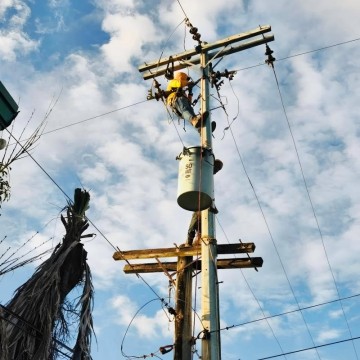 20 फीट, 30 फीट, 35 फीट, 40 फीट, हॉट डिप गैल्वनाइज्ड स्टील सामग्री से बना बिजली का खंभा