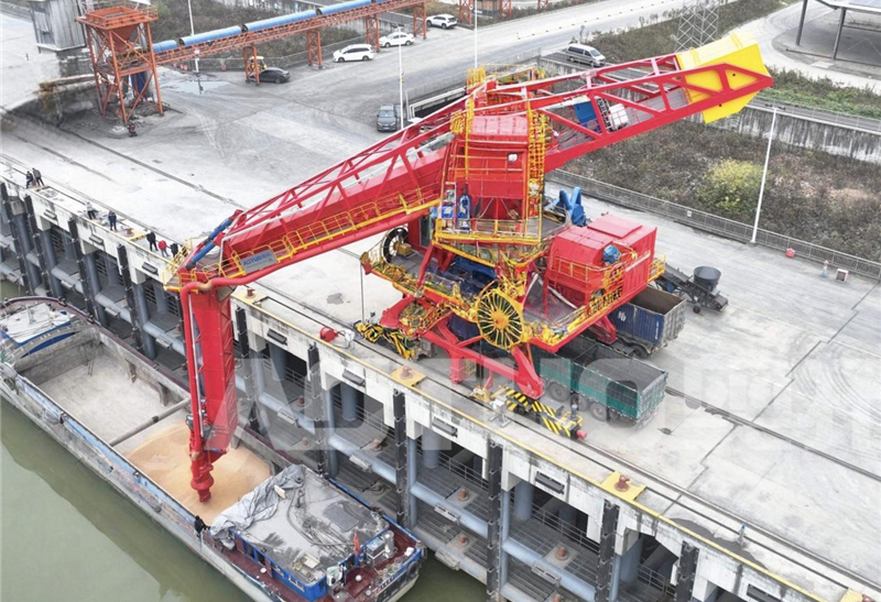 Autuo Multi-material Environmental Ship Unloader Successfully Delivered for Shaoxing Shengzhou Port Upgrade Project04.jpg