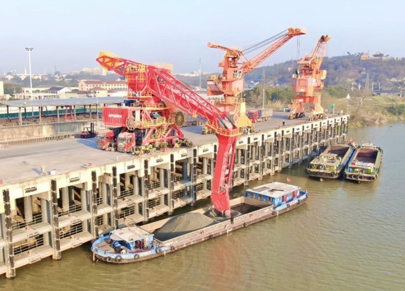 Continuous Environment-friendly Multi-Material Ship Unloader