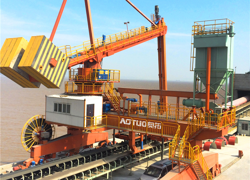 Yueqing Conch Cement Rail-Mounted Screw Ship Unloader