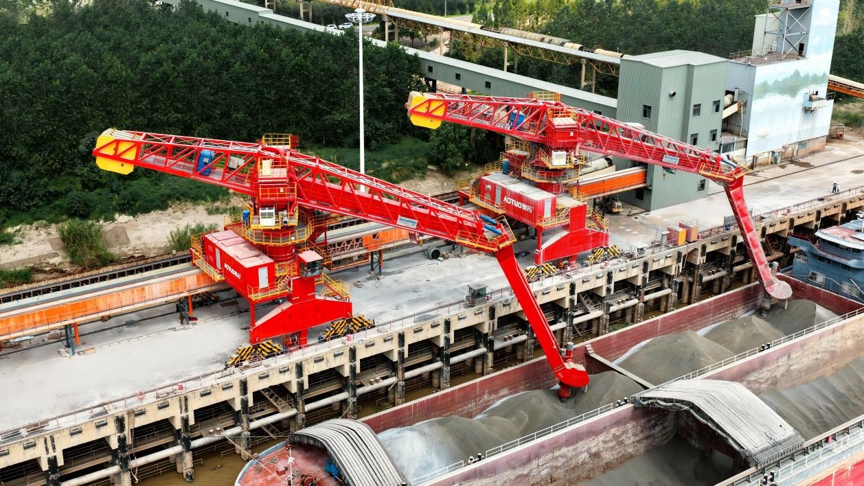 Aotuo has successfully launched another continuous-type environmental-friendly multi-material ship unloader.