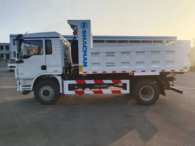 L3000-4×2-Standard-Load-Version-Dump-Truck-Efficient-And-Compliant,-A-Powerful-Player-In-Urban-Distribution-Short-Hauls2.jpg
