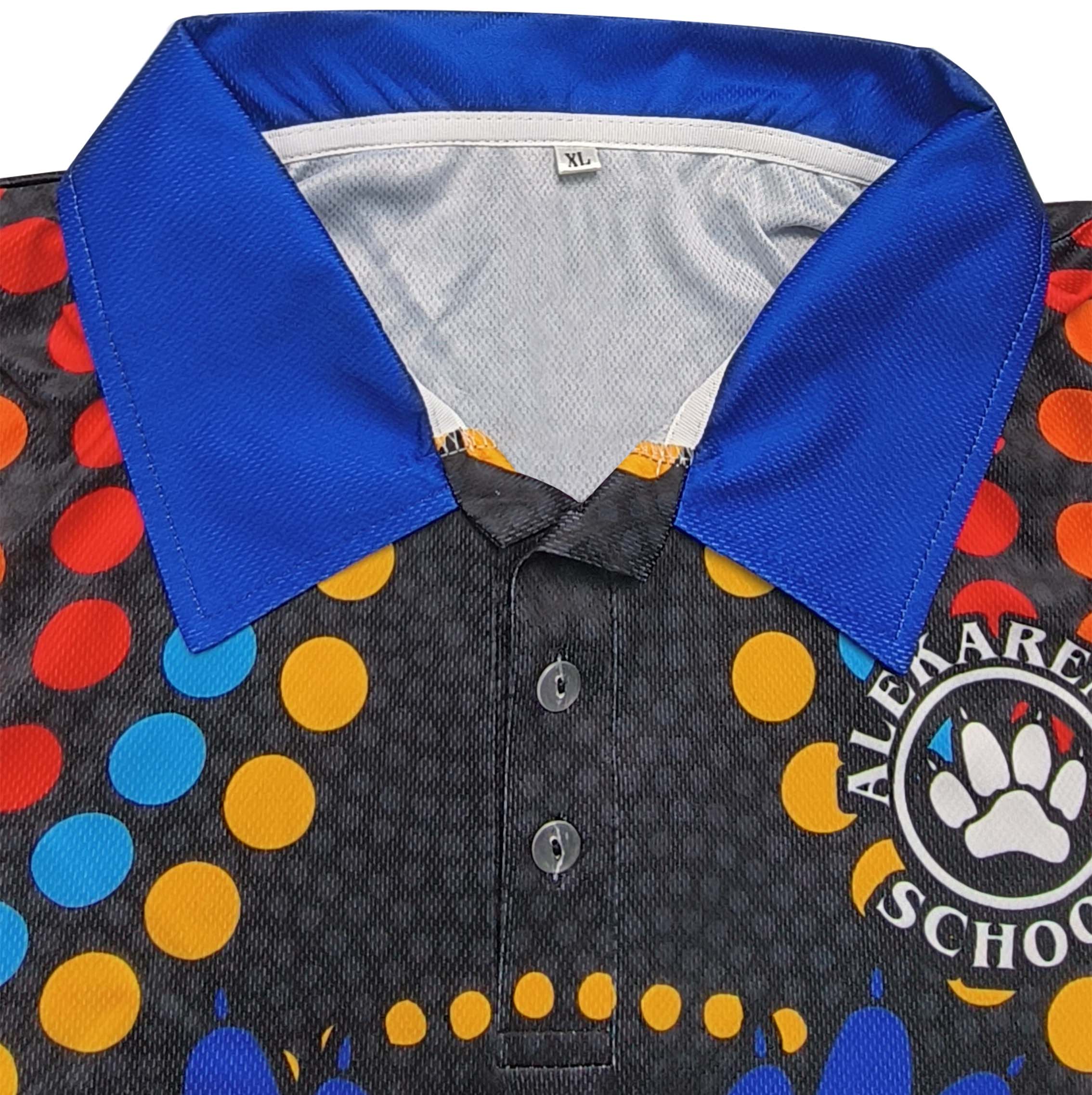 Polo personnalisé par sublimation, motif pattes à pois colorés