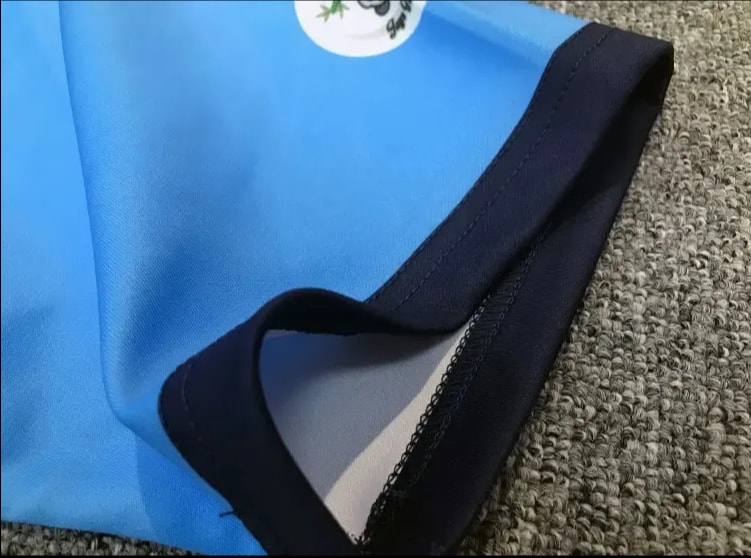 Maillot de rugby à motif noir et bleu (4)