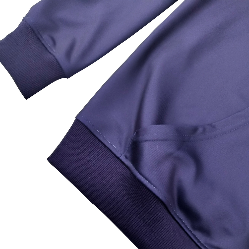 Sweat à capuche personnalisé et parfaitement ajusté05