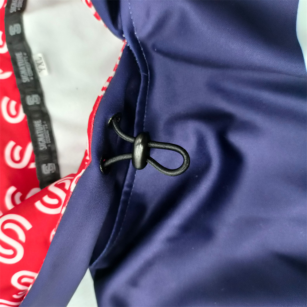 Sweat à capuche personnalisé et parfaitement ajusté08