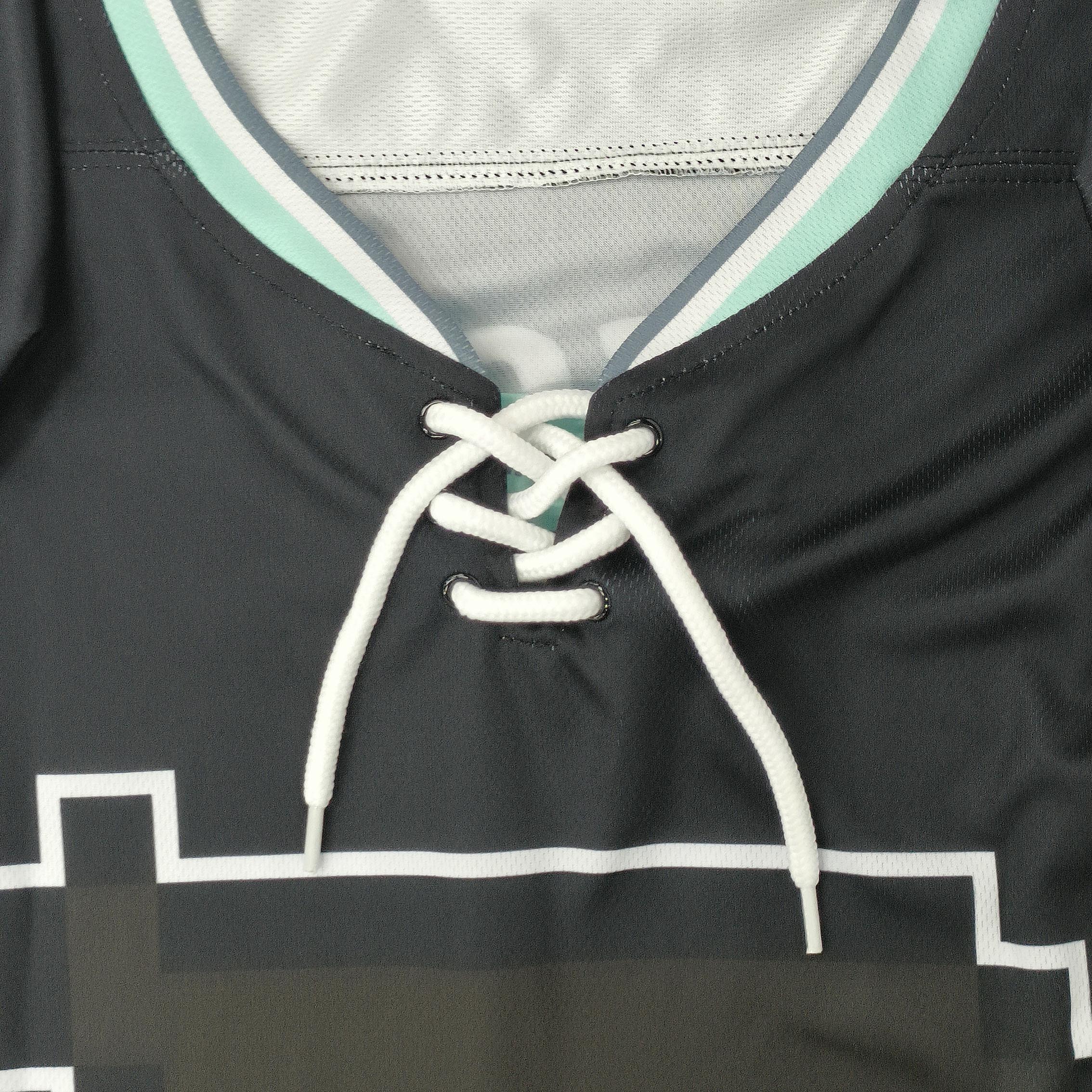 Uniforme de hockey à pois noirs (4)