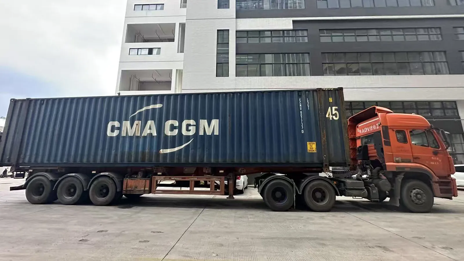 APEXDURA Daily Container Dispatch: Real Shipping Photos