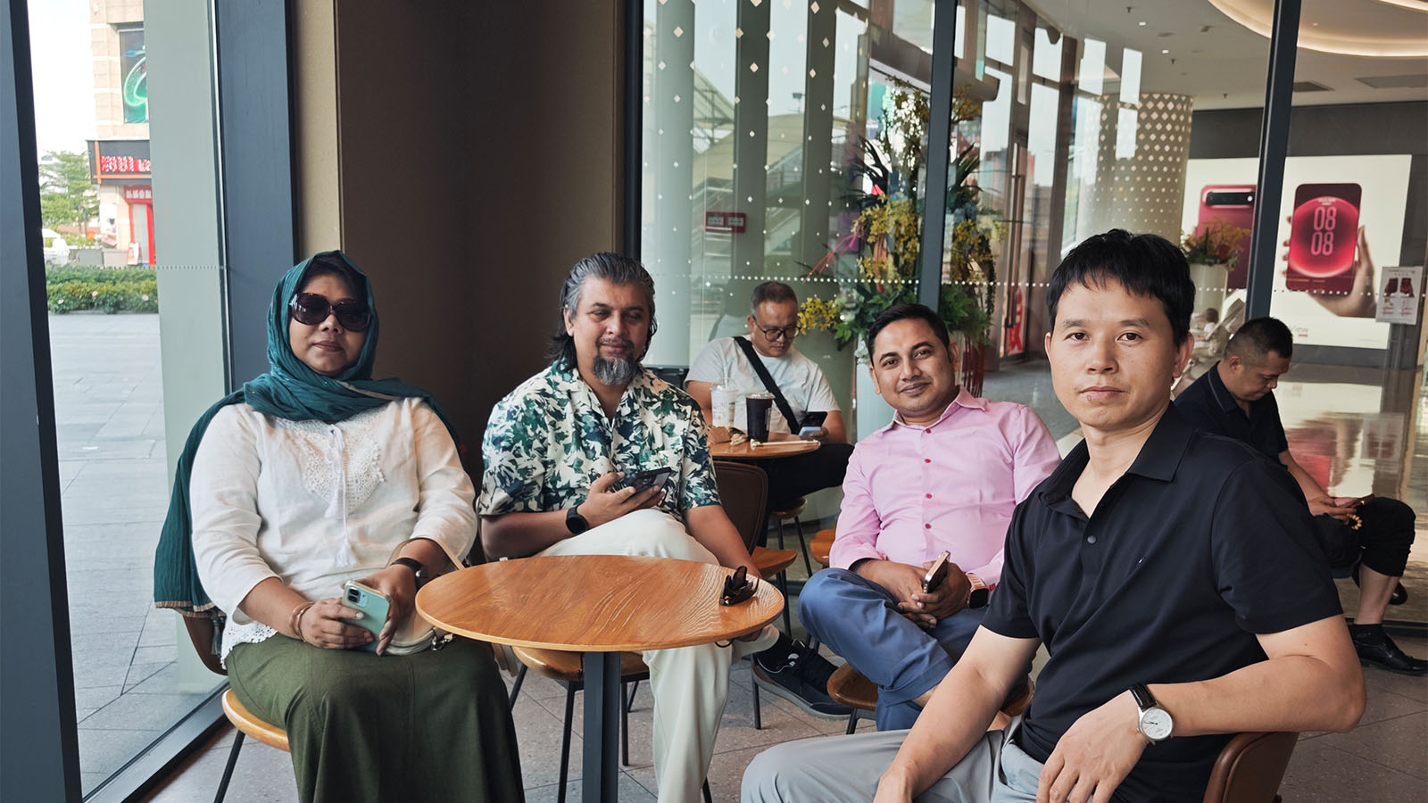 APEXDURA Welcomes International Partners for Business Discussion and Factory Collaboration