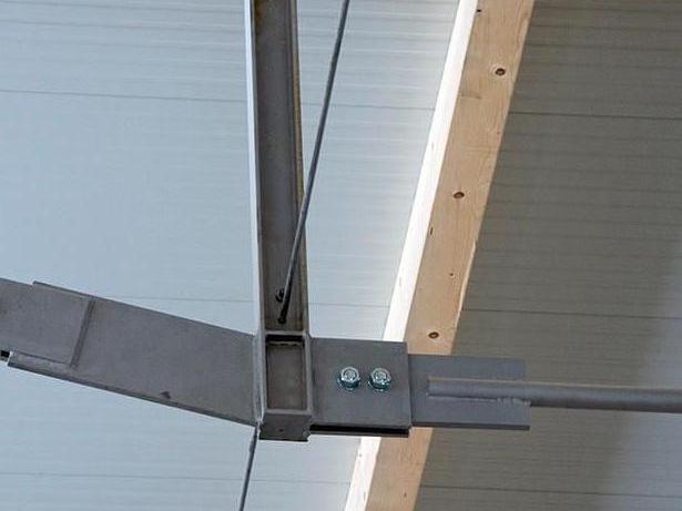 Composants de faîtage des toitures en PVC à haute ondulation