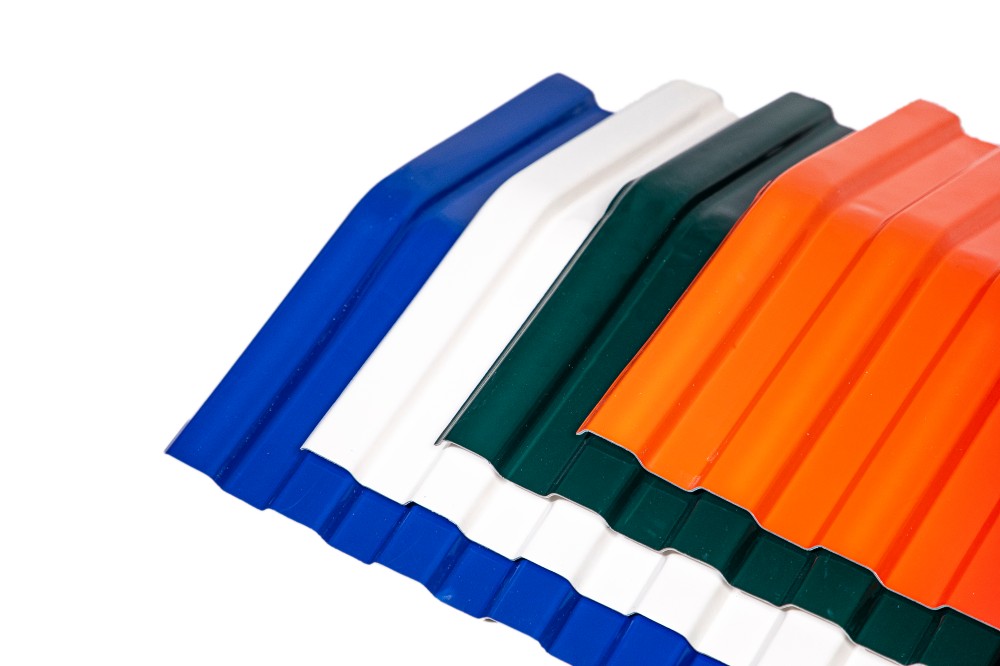 Composants de faîtage des toitures en PVC à haute ondulation