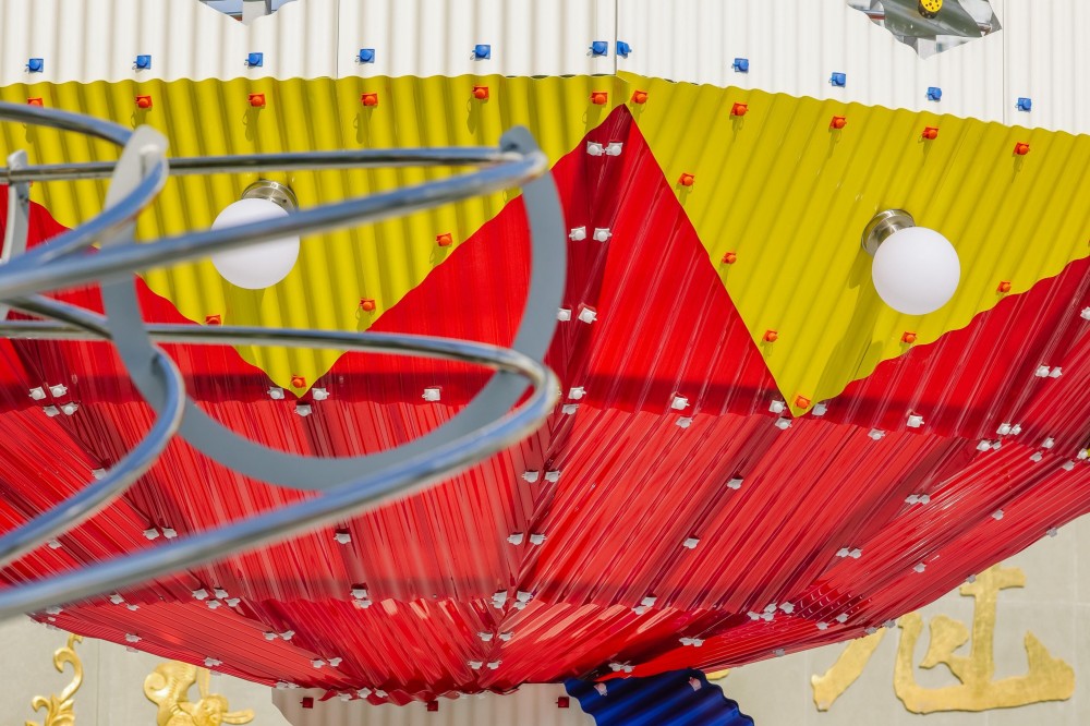 Anwendung von Dachdeckungsmaterialien mit kleiner Wellenform (1)