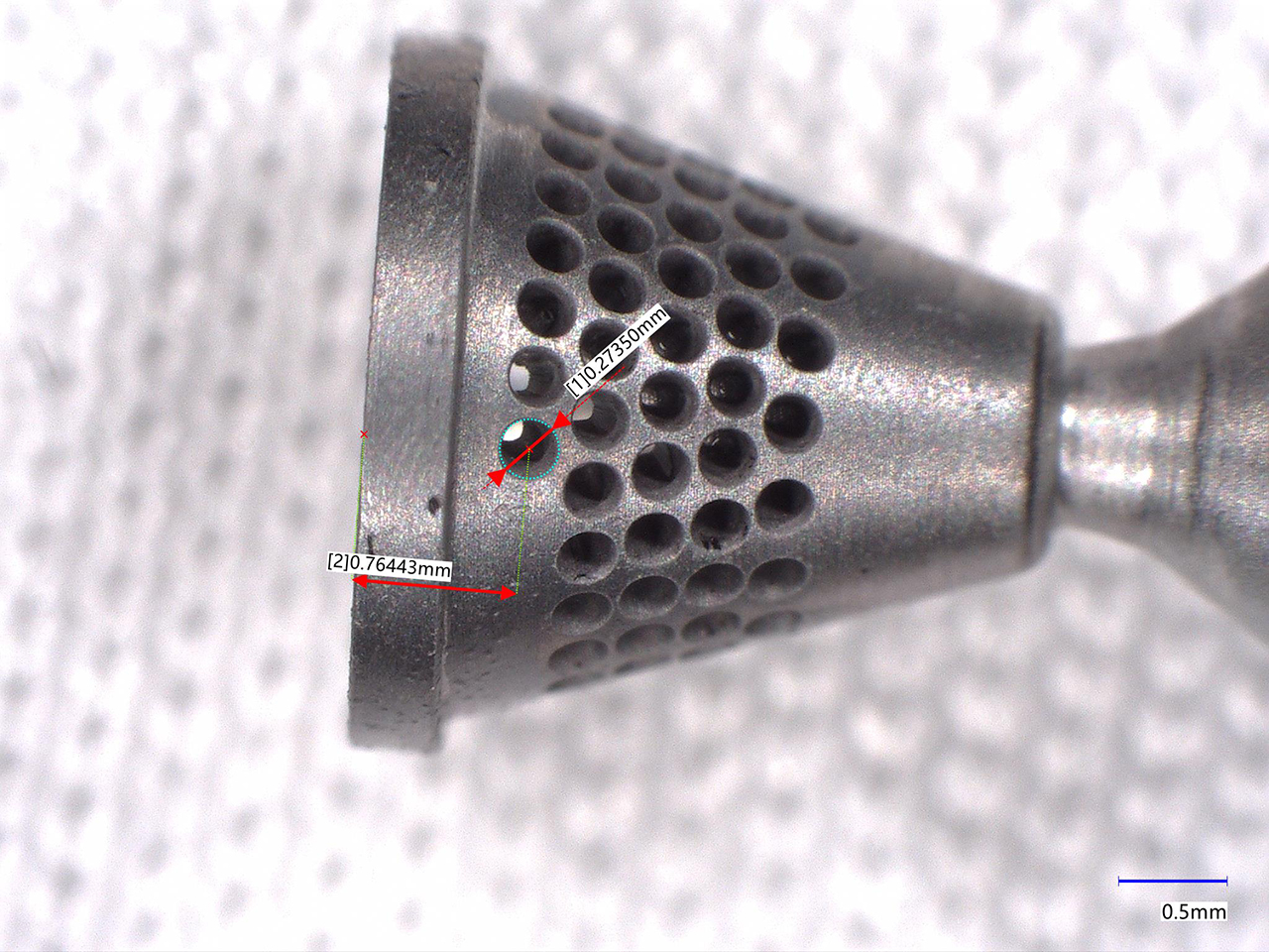 Bohren mikromechanischer Strukturen in der Luft- und Raumfahrt