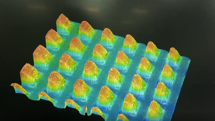 Epoxidharz-Ätzung mit 45°-Neigung mittels Femtosekundenlaser-Mikrostruktur, mono.jpg
