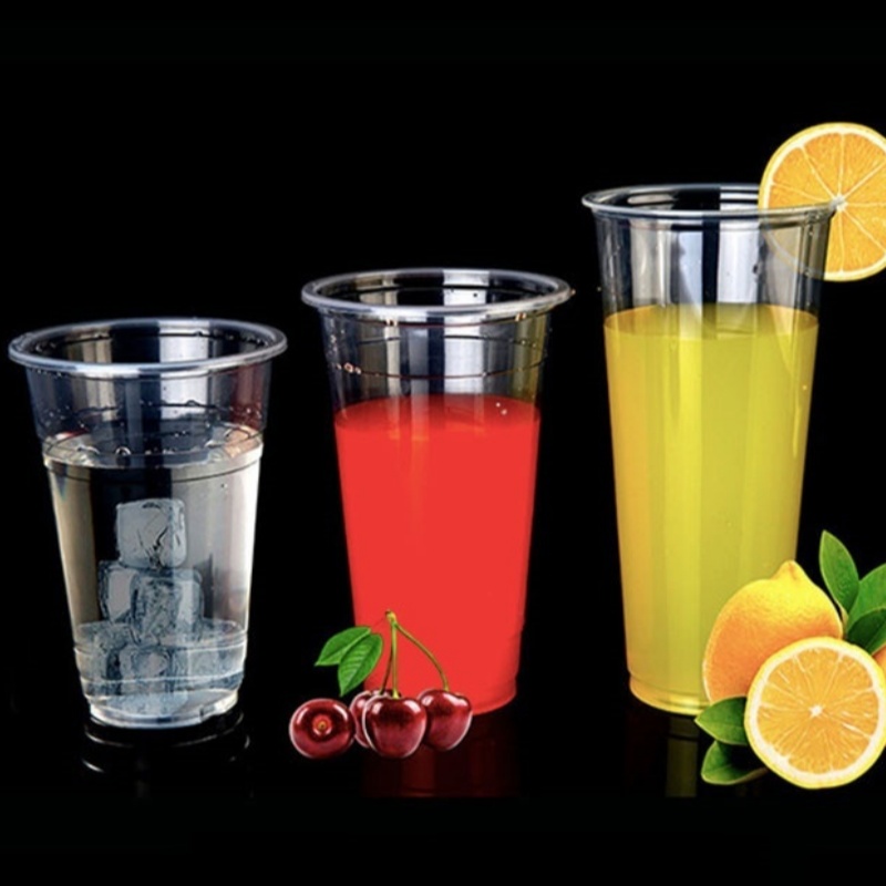 Takeaway PET plastic cups with lids