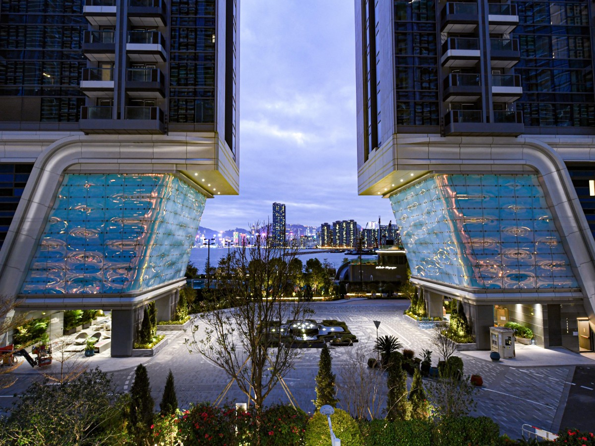Introducing the Kai Tak Twin Dichroic Façade : A Synthesis of Innovation and Elegance