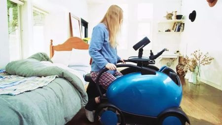 Neue Technologie! Rollstuhl, der auch zum Radfahren genutzt werden kann.