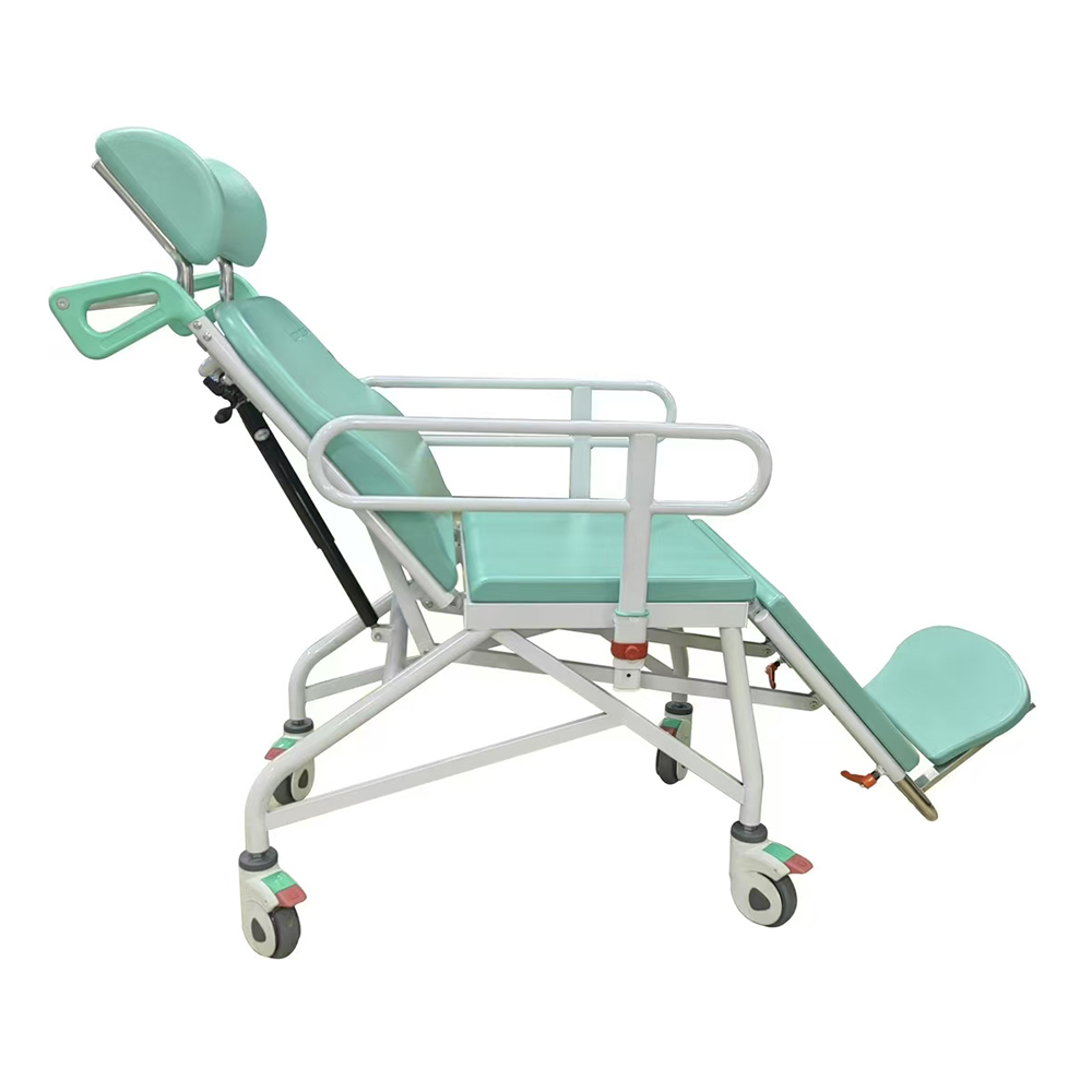 The multifunctional life scene of the bathing chair is a car