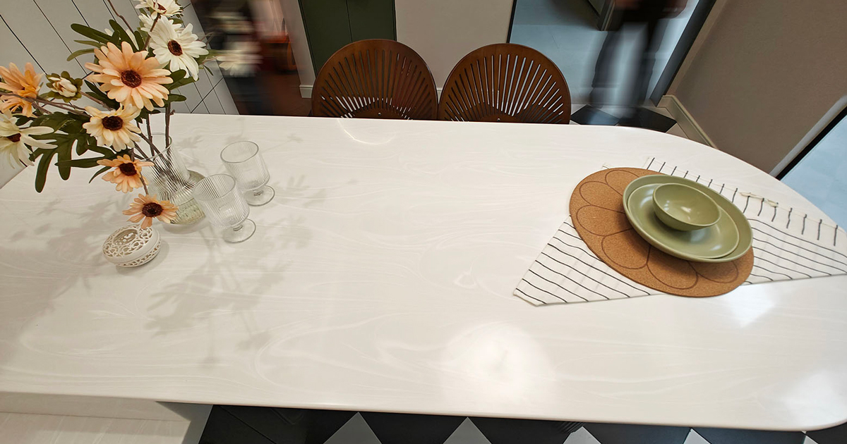 In-this-stunning-kitchen-project,-we-once-again-demonstrated-the-infinite-potential-of-Solid-Surface-materials-in-high-end-customized-spaces2.jpg