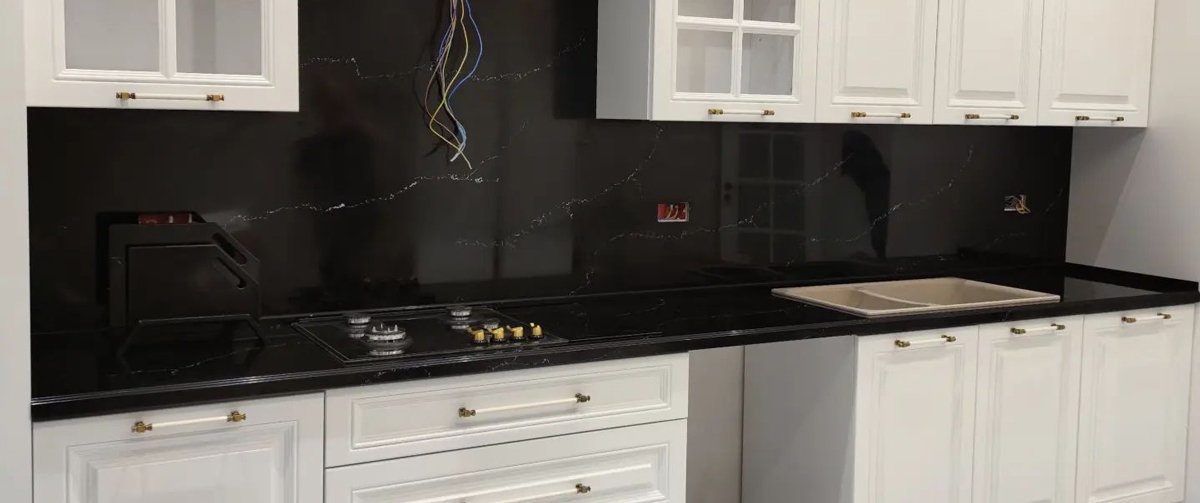 Solid-Surface-Creates-High-Contrast-Kitchen3.jpg