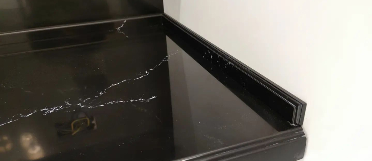 Solid-Surface-Creates-High-Contrast-Kitchen4.jpg
