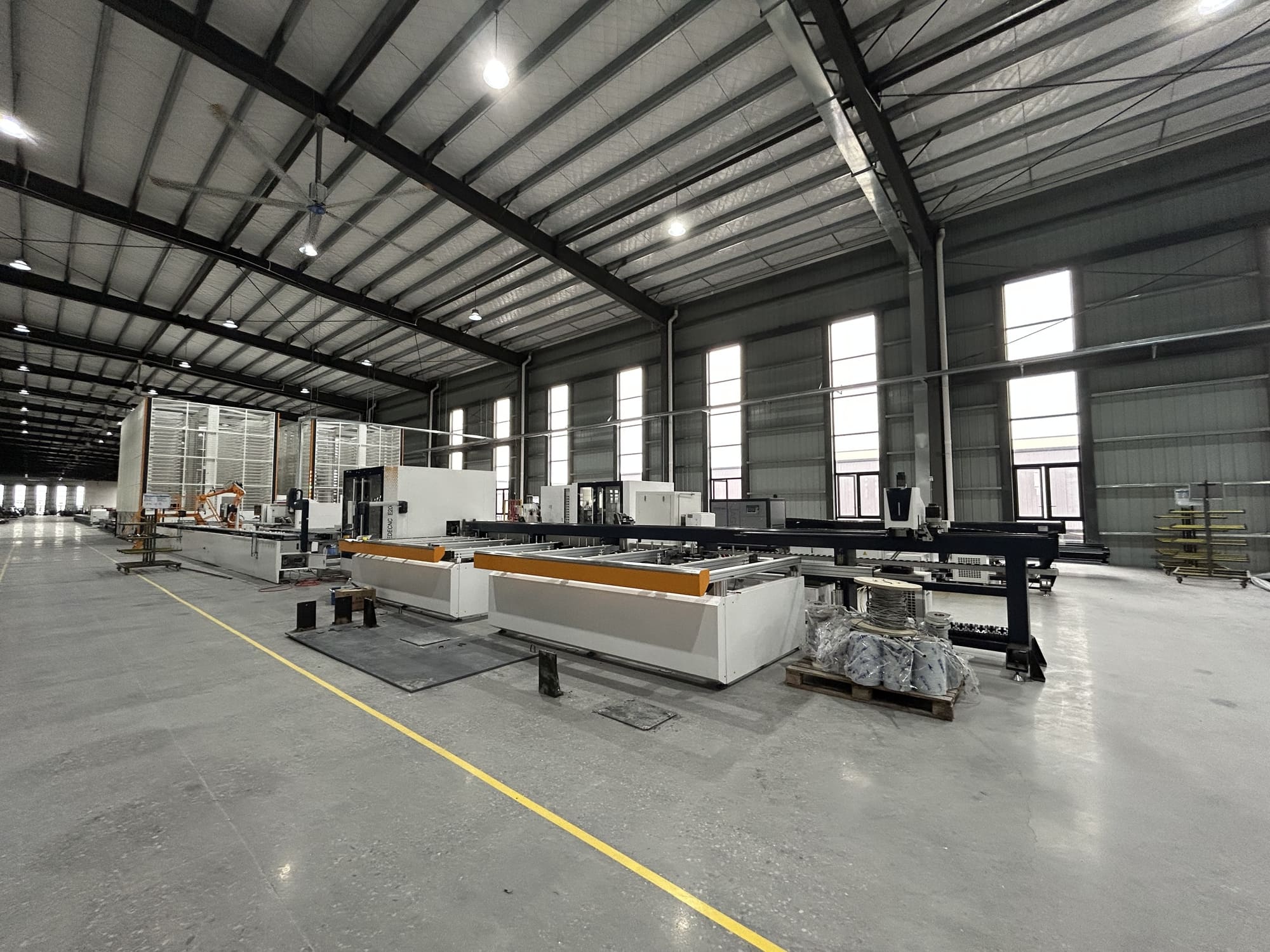 Commercial building facade with aluminum curtain wall and glass systems