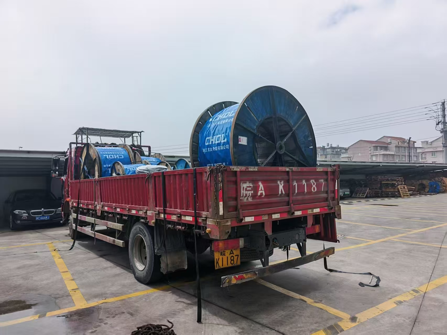 A batch of power cables from Sui'an Electric Cable has been fully loaded and dispatched, supporting construction projects.