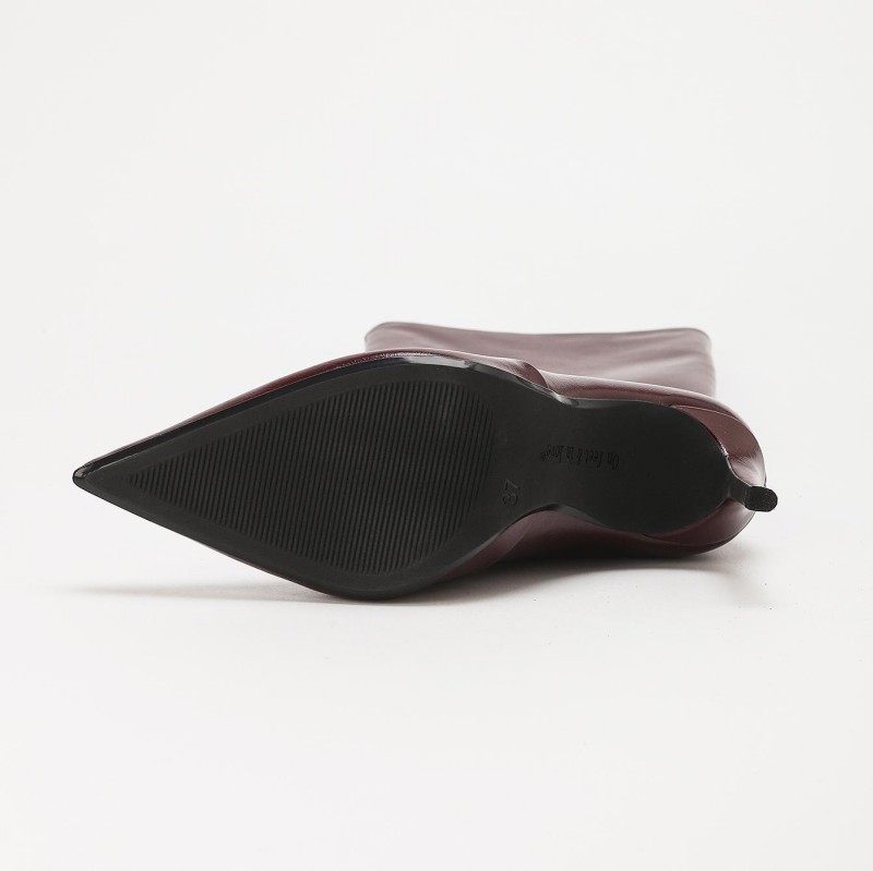 Bottes hautes à talons aiguilles pointus en cuir verni bordeaux discret (1).jpg