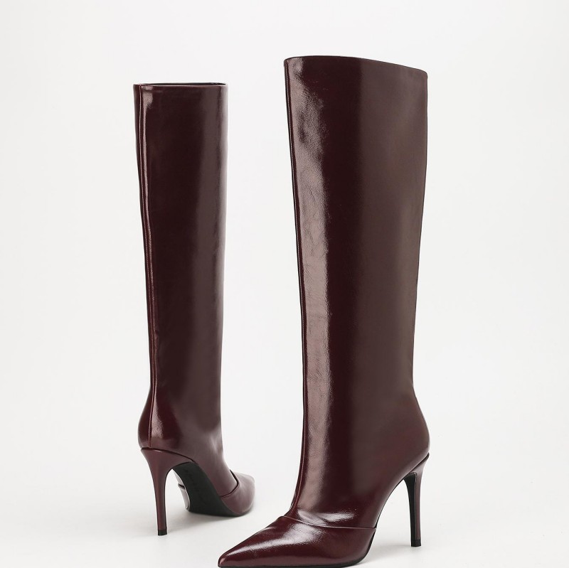 Bottes hautes à talons aiguilles pointus en cuir verni bordeaux discret (4).jpg