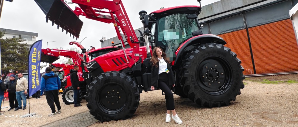 Stand d'exposition des tracteurs Golddafeng