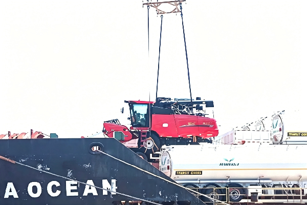 Golddafeng 13kg Weizenmähdrescher nach Afrika verschifft, stärkt die chinesisch-afrikanische Landwirtschaft ...