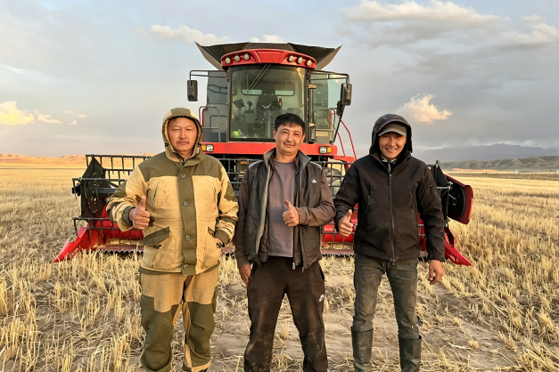 Golddafeng 13kg Harvester Delivers Outstanding Performance in Kazakhstan’s Large Wheat Fields