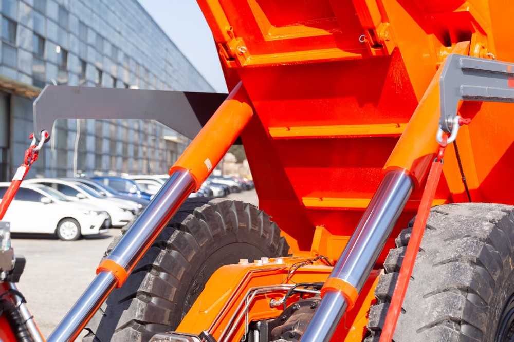 DRUK-20B Underground Dump Truck (10).jpg