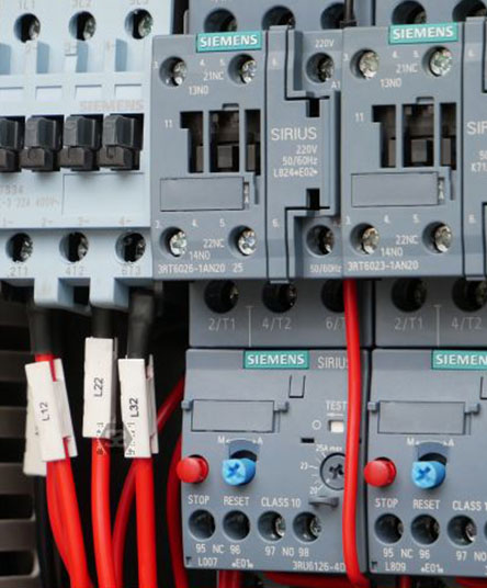 Schaltschranklösungen von Schneider Electric, Siemens und Phoenix