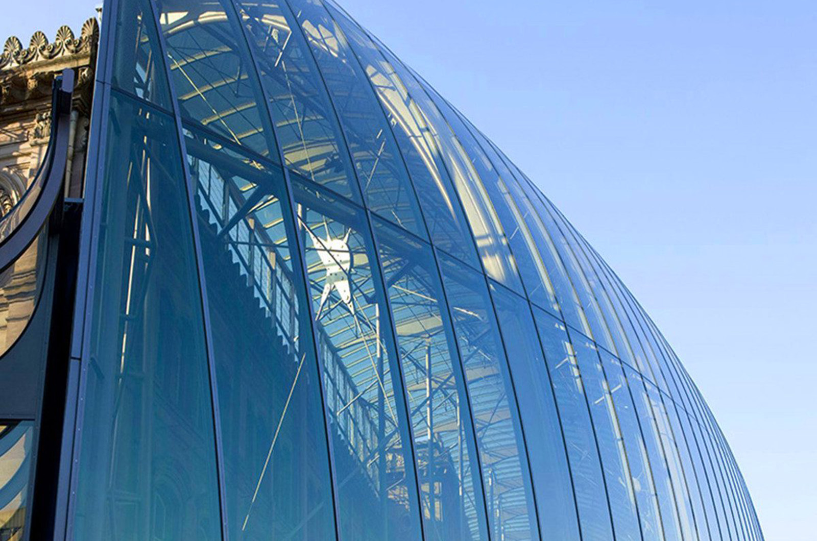 Superior Visual Performance: Advantages and Diversified Applications of Jumbo Glass