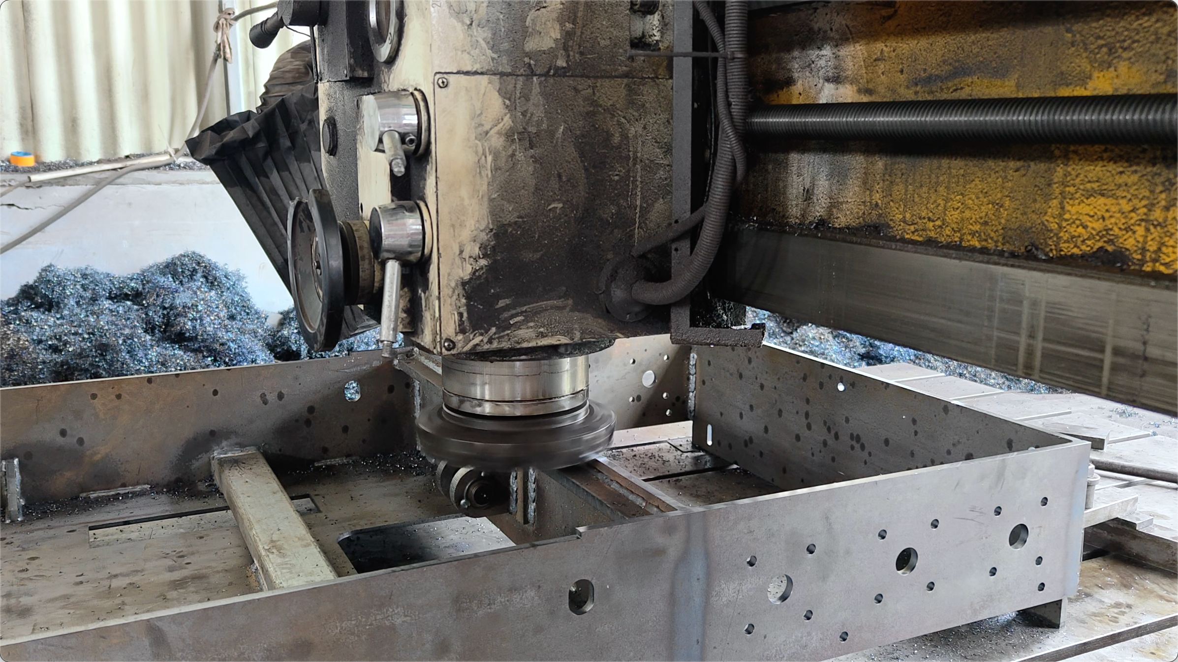 Zhongke Brick-Making Machine: Gantry Milling for Precision Finishing