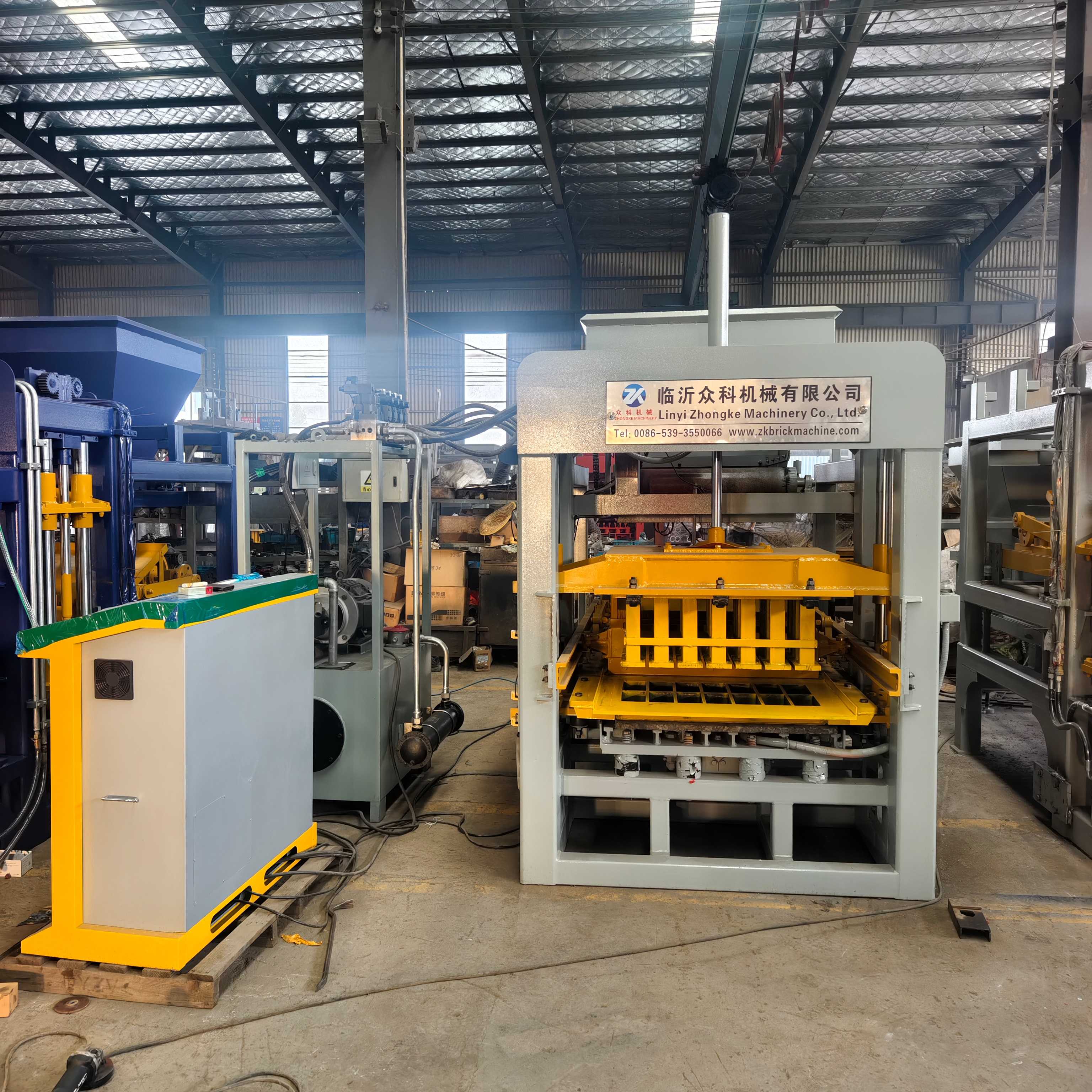 Zhongke Machinery QT4-15 Hydraulic Brick Making Machine